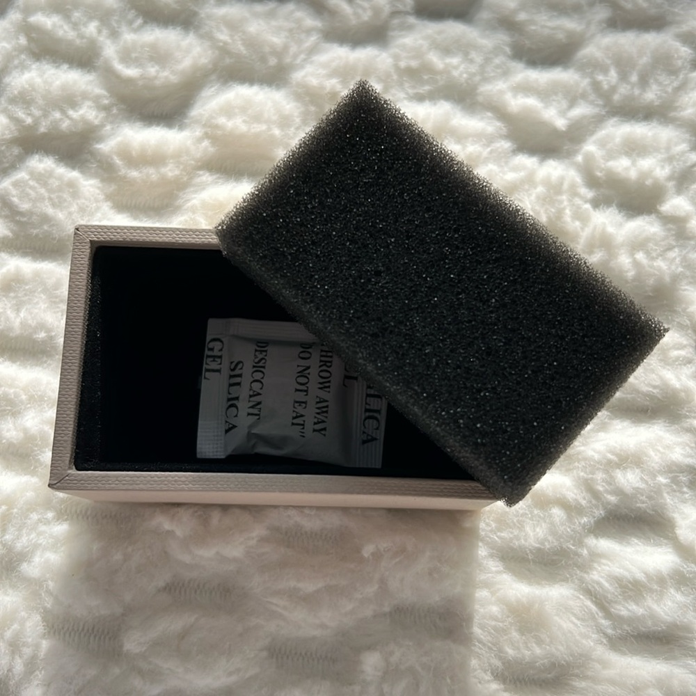 Burberry Check Cuff Links-Authentic-NIB - Picture 8 of 9